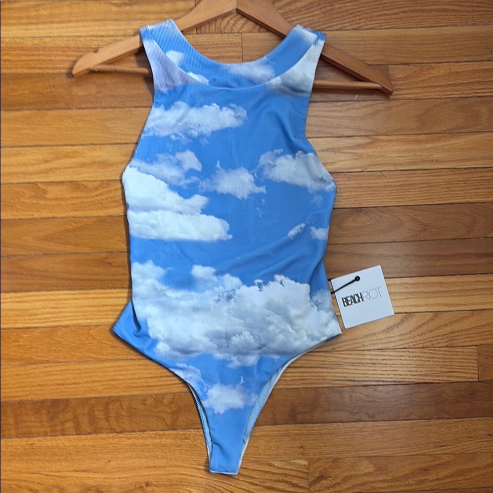 Beach Riot
Steph Ribbed One Piece Swimsuit Blue and White Cloud print